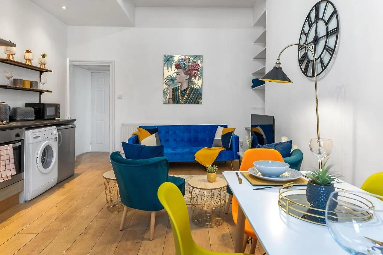 Cosy 1 Bed Main Door Apartment In Lovely Leith, Favourite For Tourists, Relocation, Businesses, Long Stays Welcome Edinburgh 0*,  United Kingdom