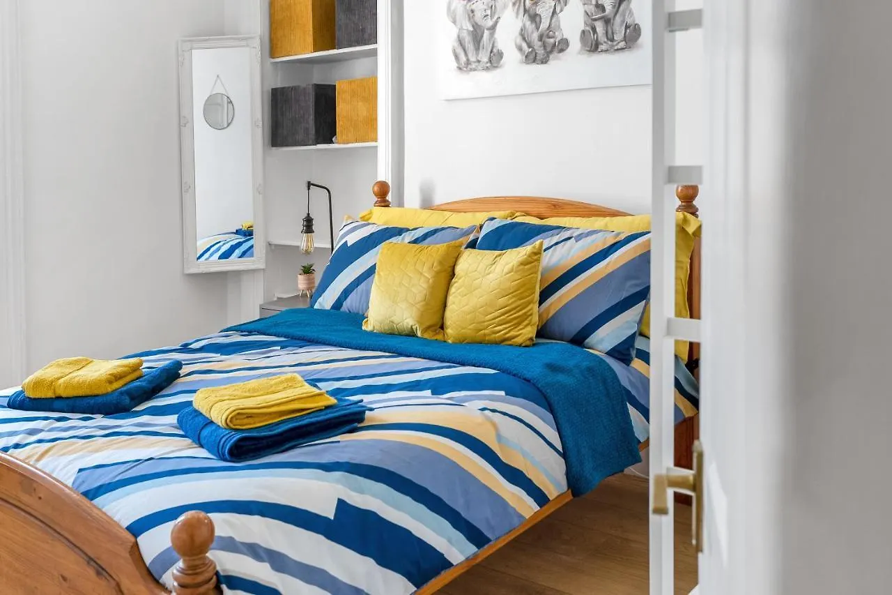 Cosy 1 Bed Main Door Apartment In Lovely Leith, Favourite For Tourists, Relocation, Businesses, Long Stays Welcome Edinburgh