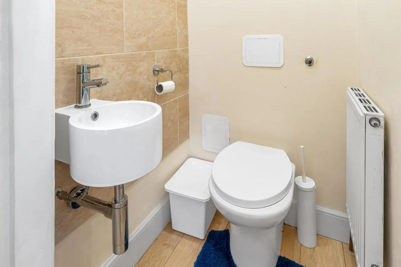 Cosy 1 Bed Main Door Apartment In Lovely Leith, Favourite For Tourists, Relocation, Businesses, Long Stays Welcome Edinburgh United Kingdom