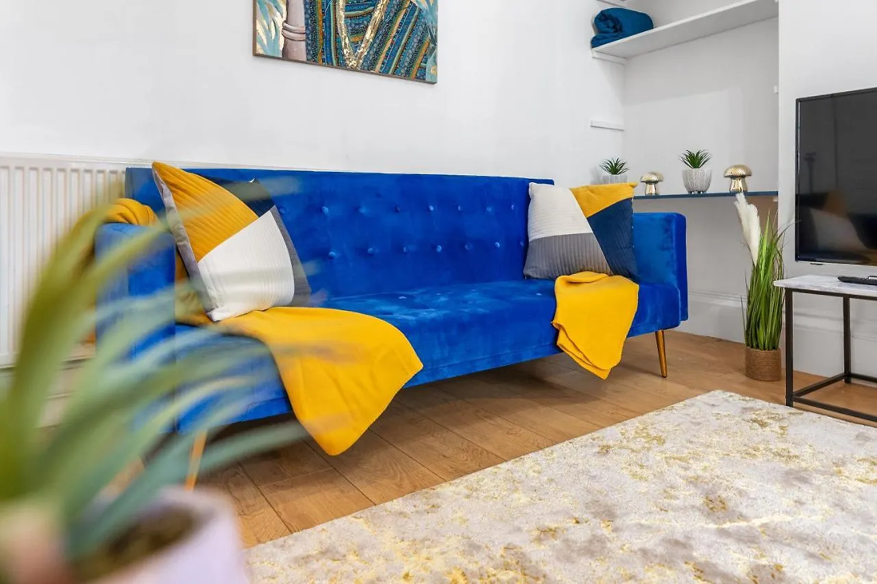 Cosy 1 Bed Main Door Apartment In Lovely Leith, Favourite For Tourists, Relocation, Businesses, Long Stays Welcome Edinburgh