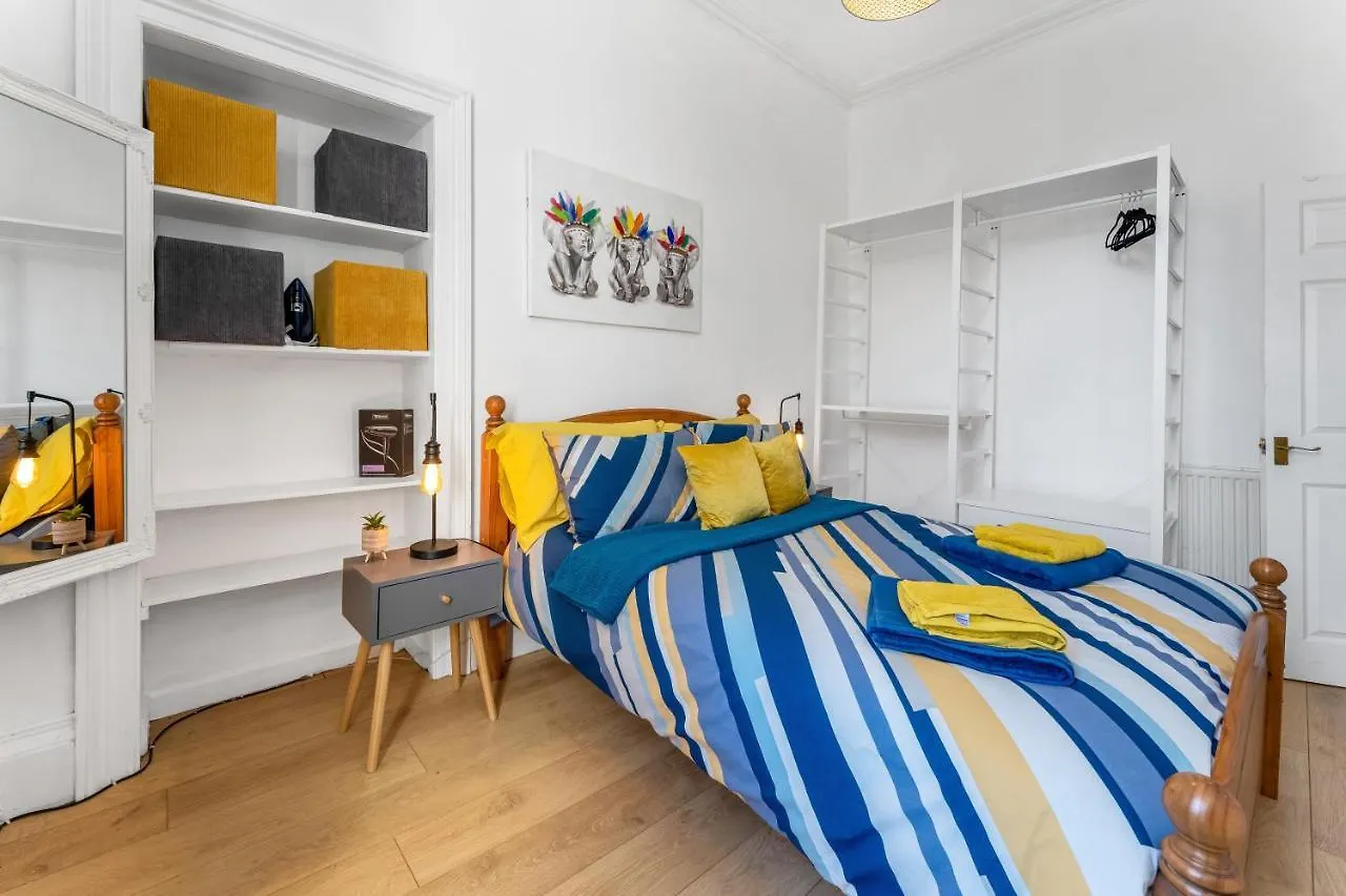 Cosy 1 Bed Main Door Apartment In Lovely Leith, Favourite For Tourists, Relocation, Businesses, Long Stays Welcome Edinburgh